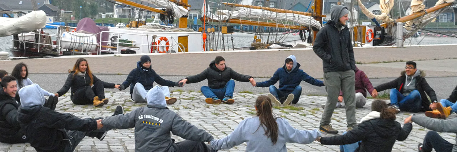 Das Bildungsprojekt der Menschenrechtsorganisation peace brigades international (pbi) 