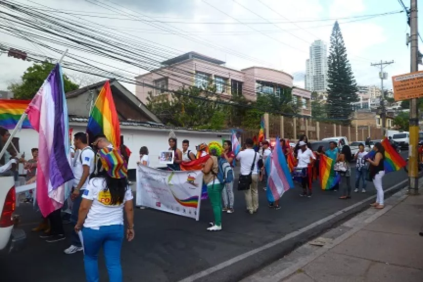 Arcoiris - Marcha contra homo-lesbo-transfobia