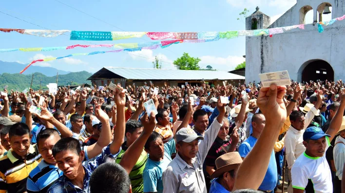 Konsultation der Gemeinden von Cahabón zu den Wasserprojekten Oxec I und II im August 2017 (Foto: Francisco Hernando Vanegas Toro)