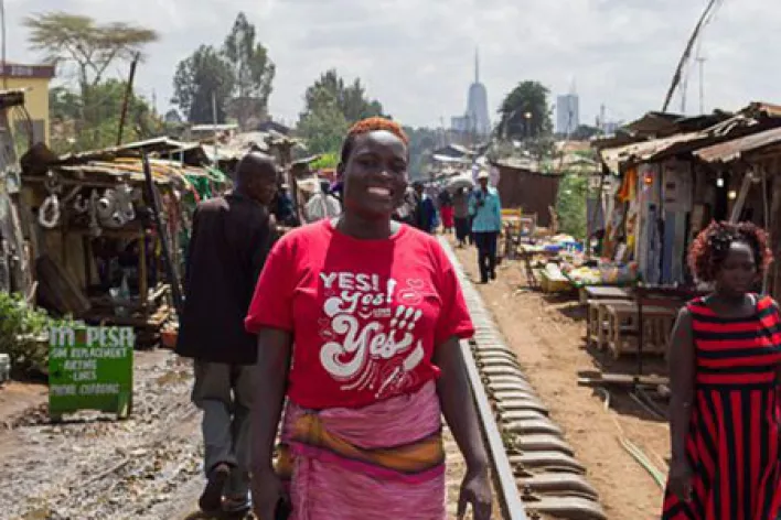 Editar Ochieng ist eine Menschenrechtsverteidigerin aus Kibera (Nairobi).