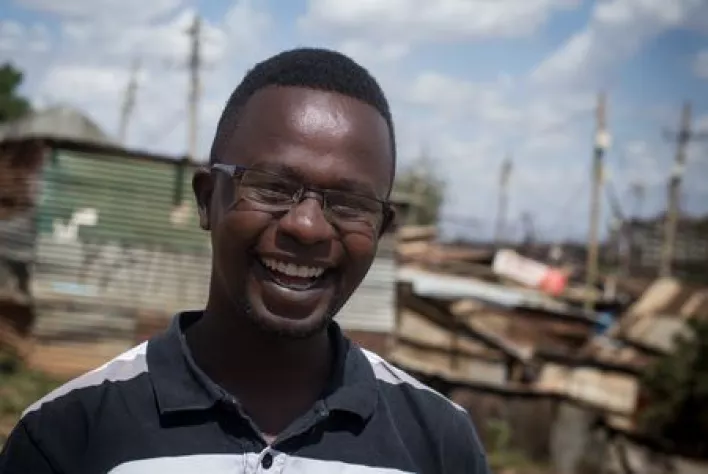 Kevin Otieno Odongo ist ein Menschenrechtsverteidiger aus Kibera (Nairobi)