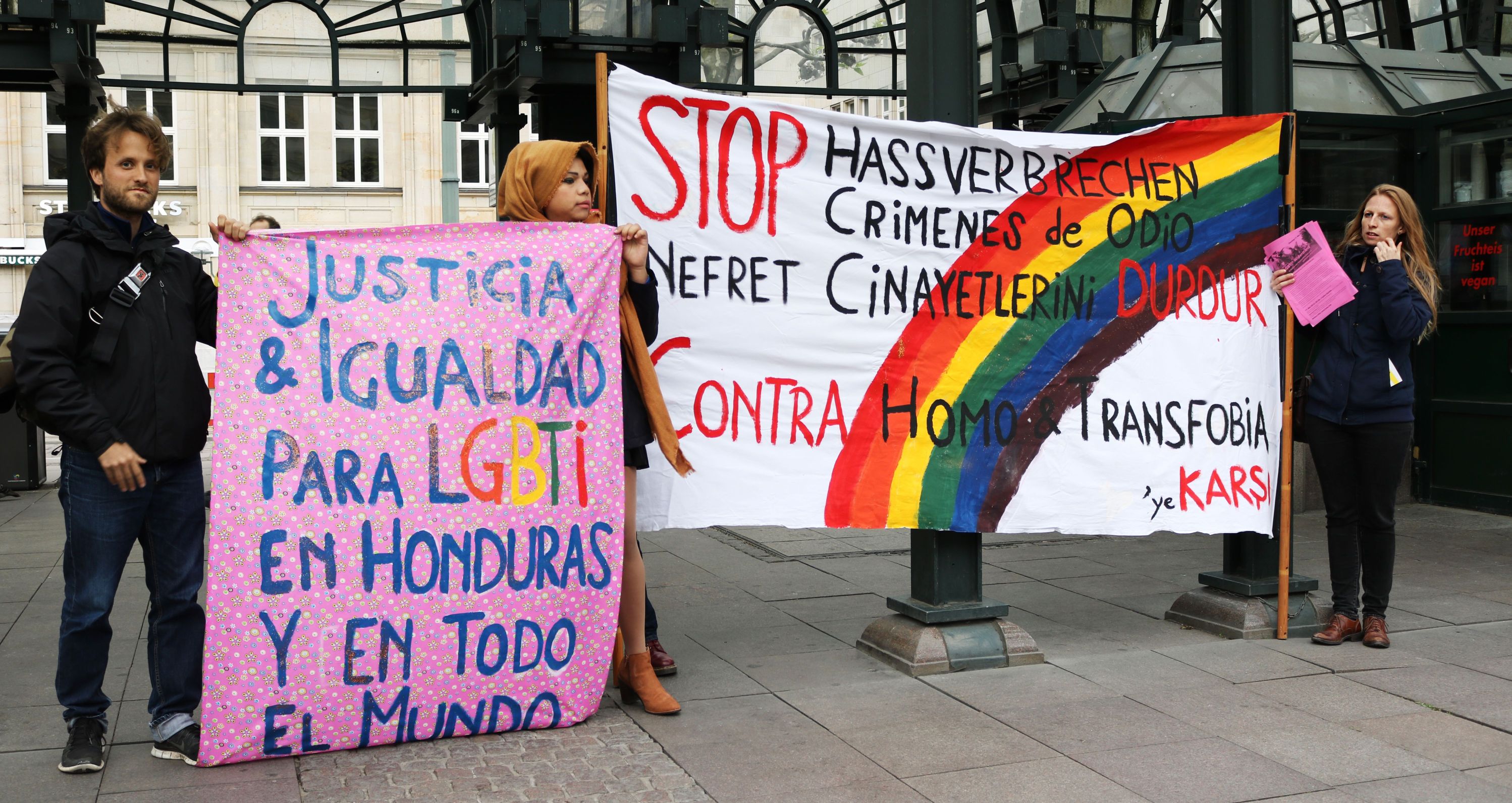 Transaktivistin und Koordinatorin der Trans* Frauengruppe Muñecas de Arcoíris, Frenessys Sahory Reyes in Hamburg_1